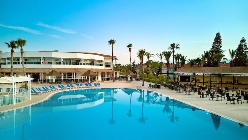 Asteria Family Resort Side (Ex. Euphoria Palm Beach) — Pool in Manavgat