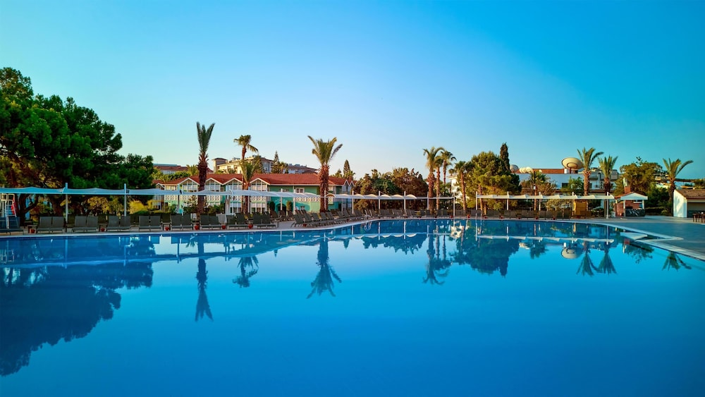 Asteria Family Resort Side (Ex. Euphoria Palm Beach) — Pool in Manavgat