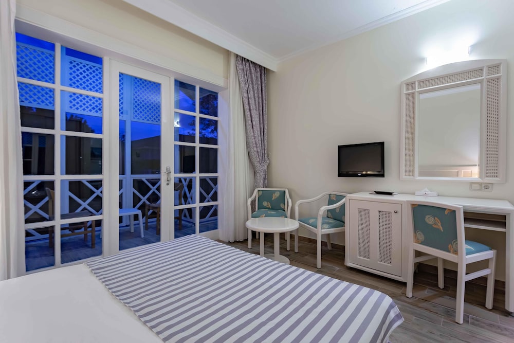Asteria Family Resort Side (Ex. Euphoria Palm Beach) — Rooms in Manavgat