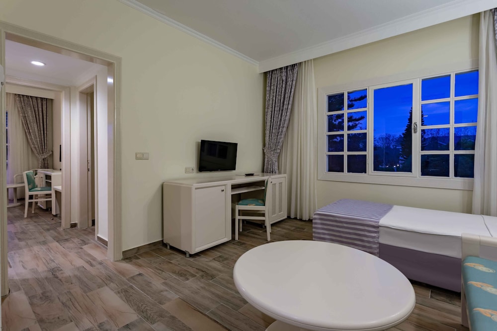 Asteria Family Resort Side (Ex. Euphoria Palm Beach) — Rooms in Manavgat