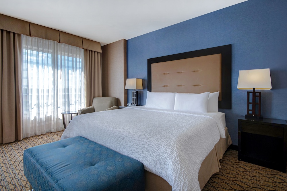 Holiday Inn Detroit Metro Airport by IHG — Hotel rooms in Romulus, Michigan