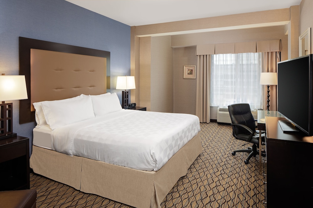 Holiday Inn Detroit Metro Airport by IHG — Hotel rooms in Romulus, Michigan