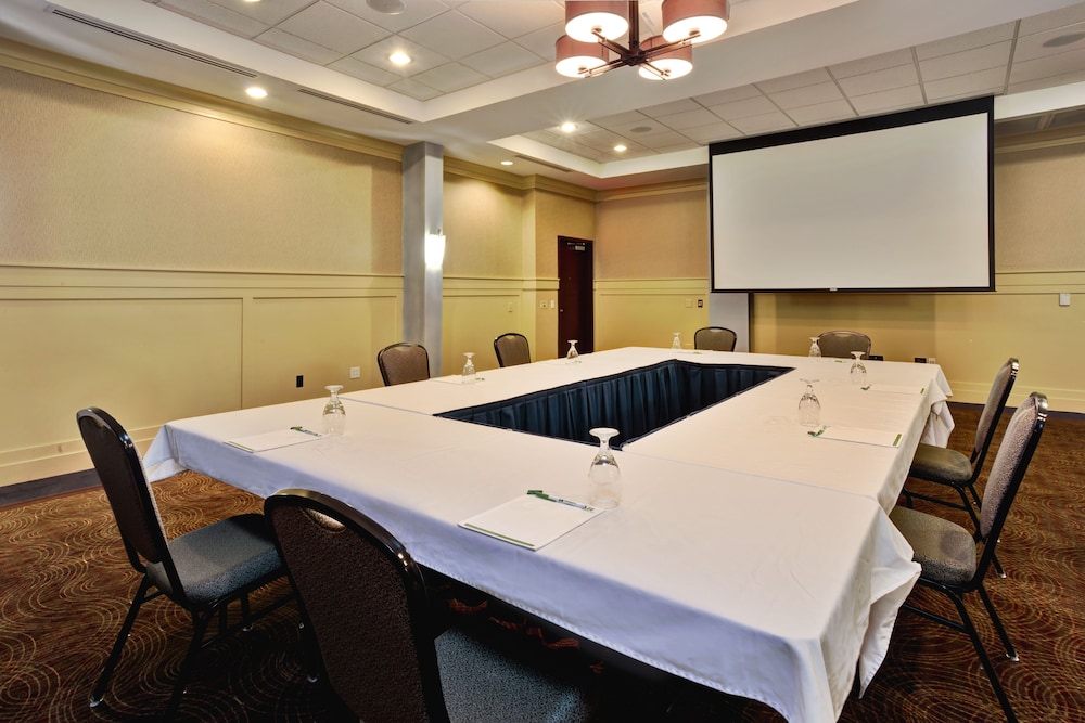 Holiday Inn Detroit Metro Airport by IHG — Hotel building in Romulus, Michigan