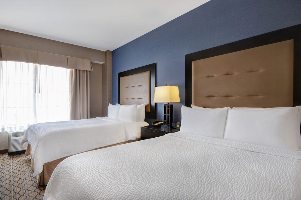 Holiday Inn Detroit Metro Airport by IHG — Hotel rooms in Romulus, Michigan