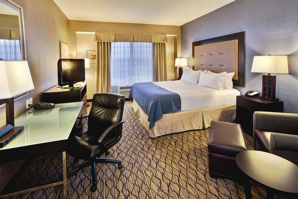 Holiday Inn Detroit Metro Airport by IHG — Hotel rooms in Romulus, Michigan