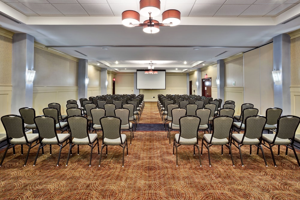 Holiday Inn Detroit Metro Airport by IHG — Hotel building in Romulus, Michigan
