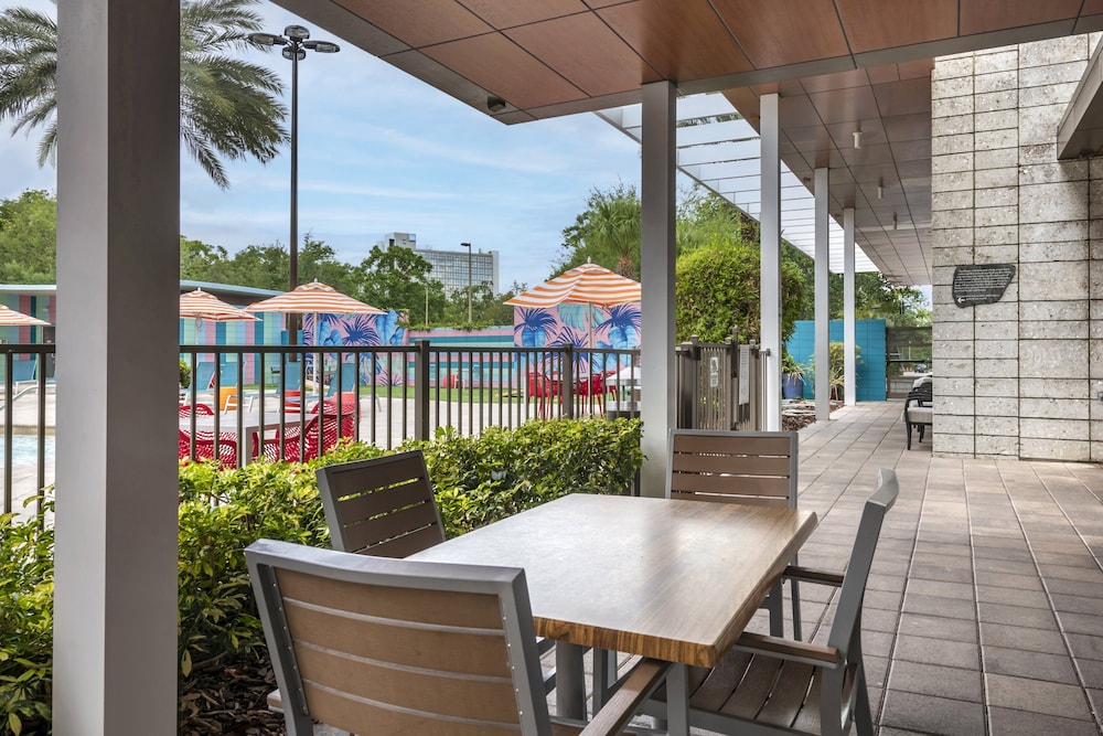 Holiday Inn Orlando - Disney Springs® Area by IHG — Restaurant & bars in Lake Buena Vista, Florida