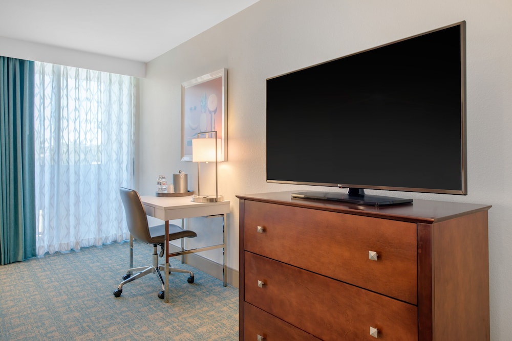 Holiday Inn Orlando - Disney Springs® Area by IHG — Hotel rooms in Lake Buena Vista, Florida