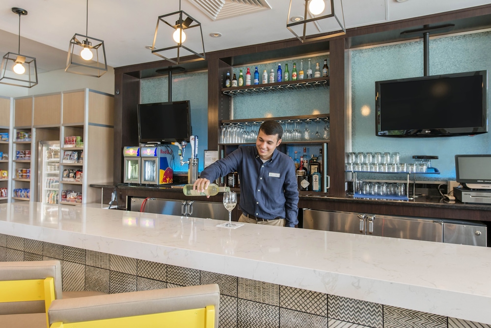 Holiday Inn Orlando - Disney Springs® Area by IHG — Restaurant & bars in Lake Buena Vista, Florida