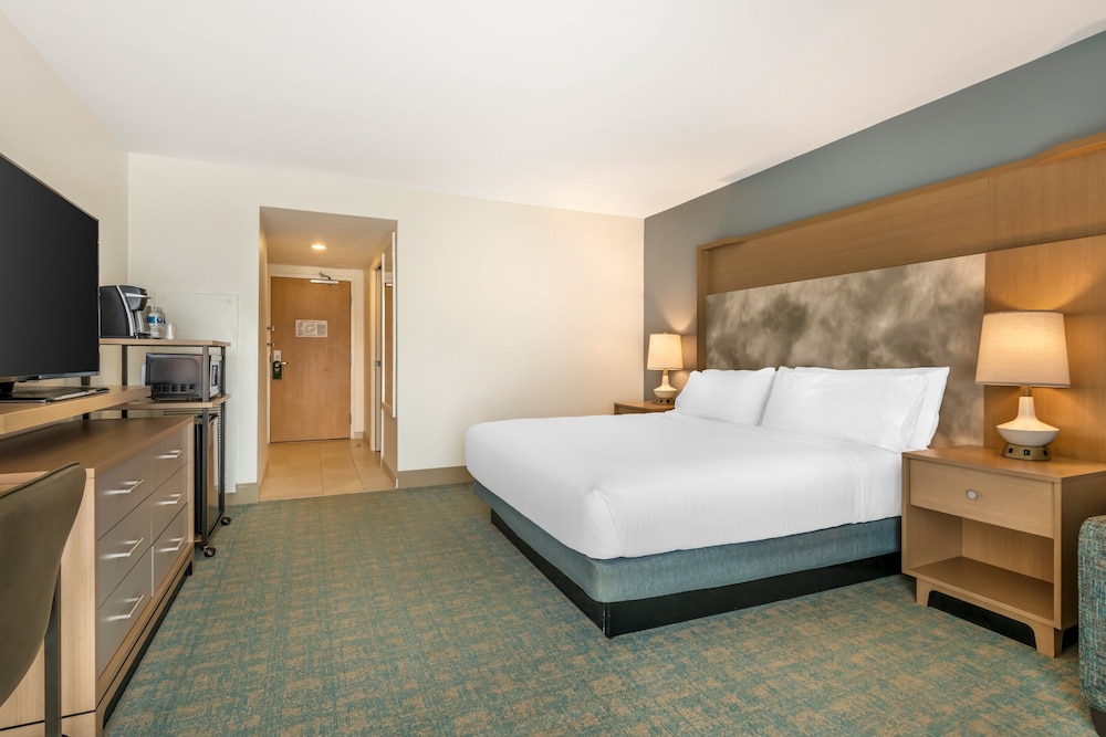 Holiday Inn Orlando - Disney Springs® Area by IHG — Hotel rooms in Lake Buena Vista, Florida