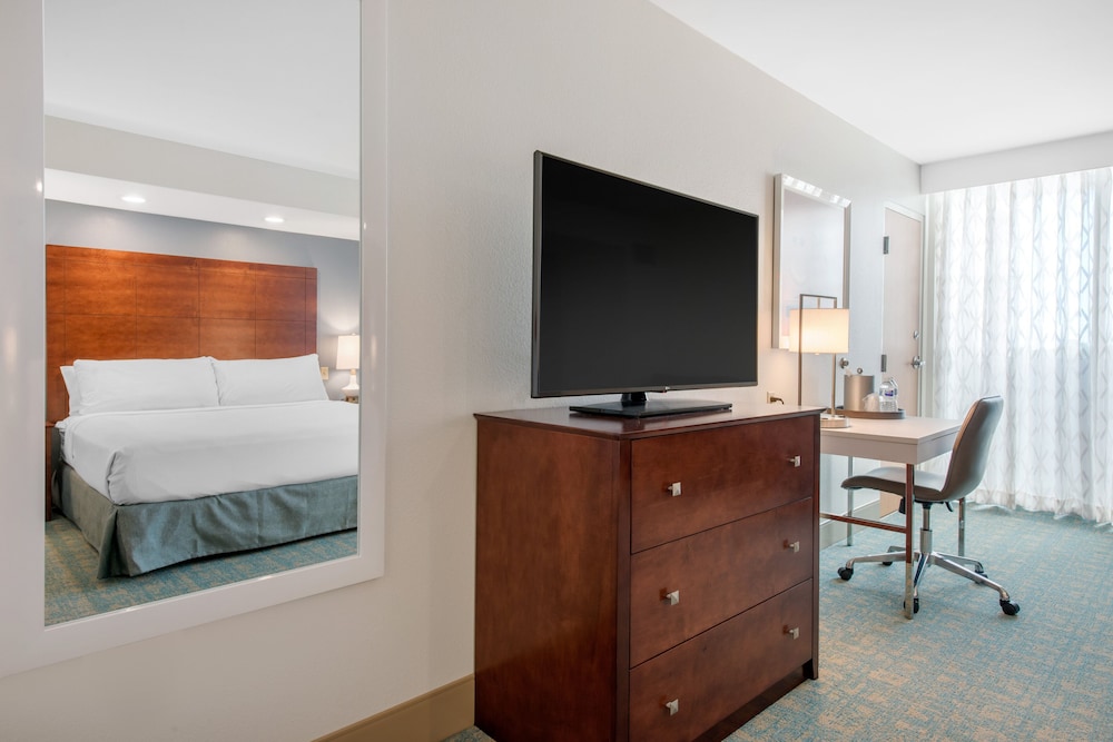 Holiday Inn Orlando - Disney Springs® Area by IHG — Hotel rooms in Lake Buena Vista, Florida