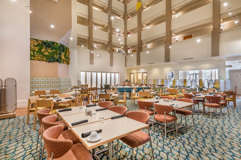 Holiday Inn Orlando - Disney Springs® Area by IHG — Restaurant & bars in Lake Buena Vista, Florida