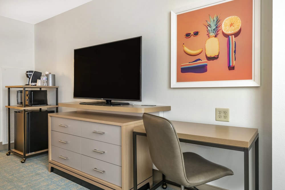 Holiday Inn Orlando - Disney Springs® Area by IHG — Hotel rooms in Lake Buena Vista, Florida