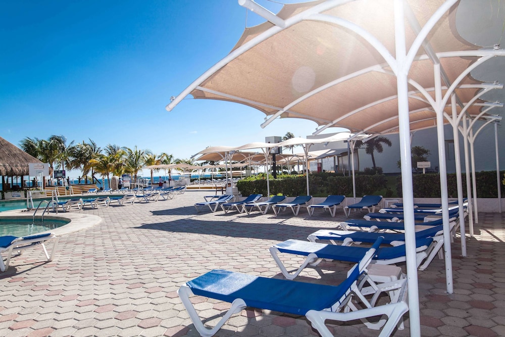 Aquamarina Beach Hotel — Beach in Cancun, Quintana Roo