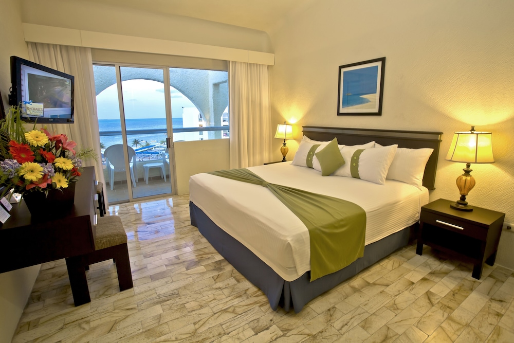 Aquamarina Beach Hotel — Hotel rooms in Cancun, Quintana Roo