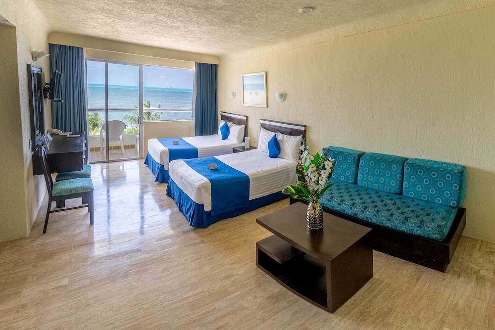 Aquamarina Beach Hotel — Hotel rooms in Cancun, Quintana Roo