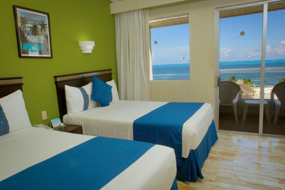 Aquamarina Beach Hotel — Hotel rooms in Cancun, Quintana Roo