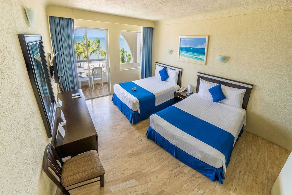 Aquamarina Beach Hotel — Hotel rooms in Cancun, Quintana Roo