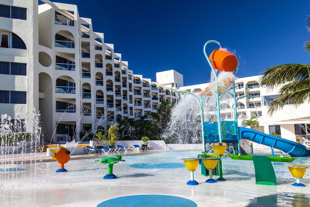 Aquamarina Beach Hotel — Attractions for children in Cancun, Quintana Roo