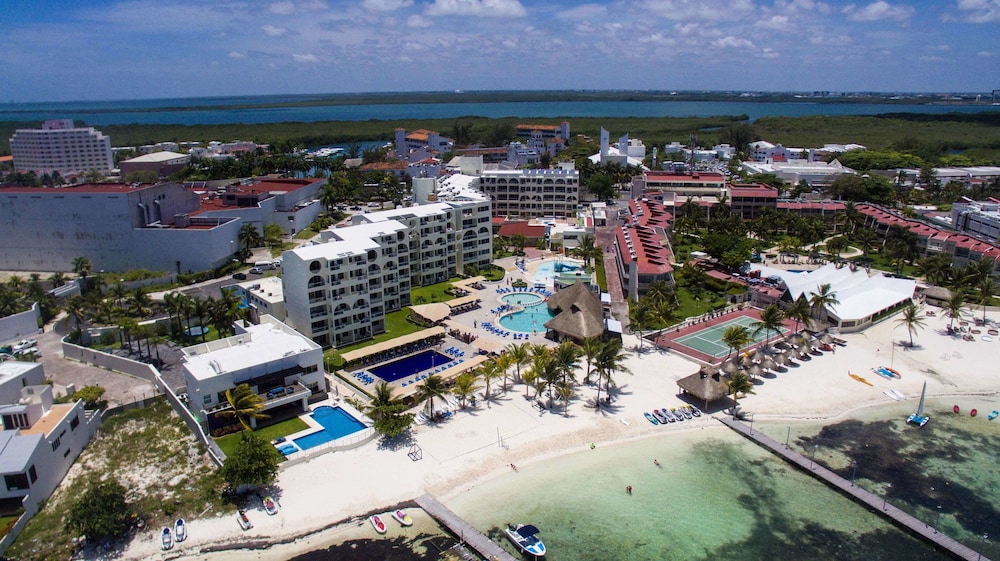 Aquamarina Beach Hotel — Beach in Cancun, Quintana Roo