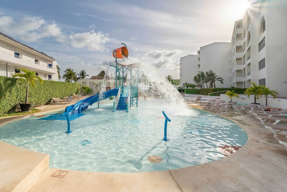 Aquamarina Beach Hotel — Attractions for children in Cancun, Quintana Roo