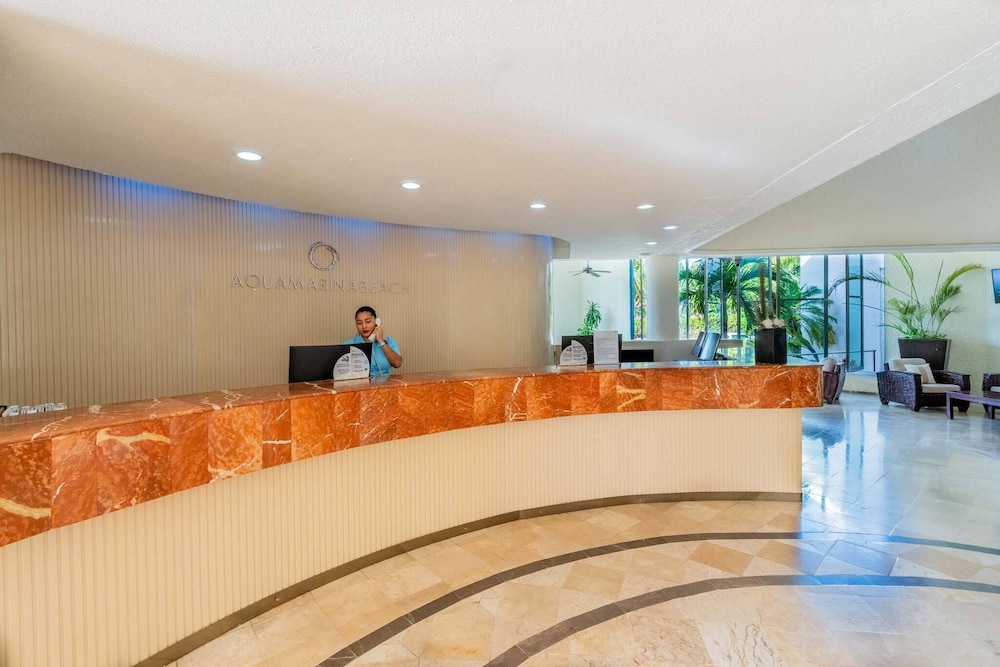 Aquamarina Beach Hotel — Hotel building in Cancun, Quintana Roo