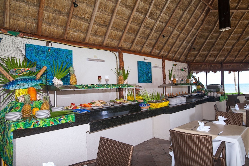 Aquamarina Beach Hotel — Restaurant & bars in Cancun, Quintana Roo