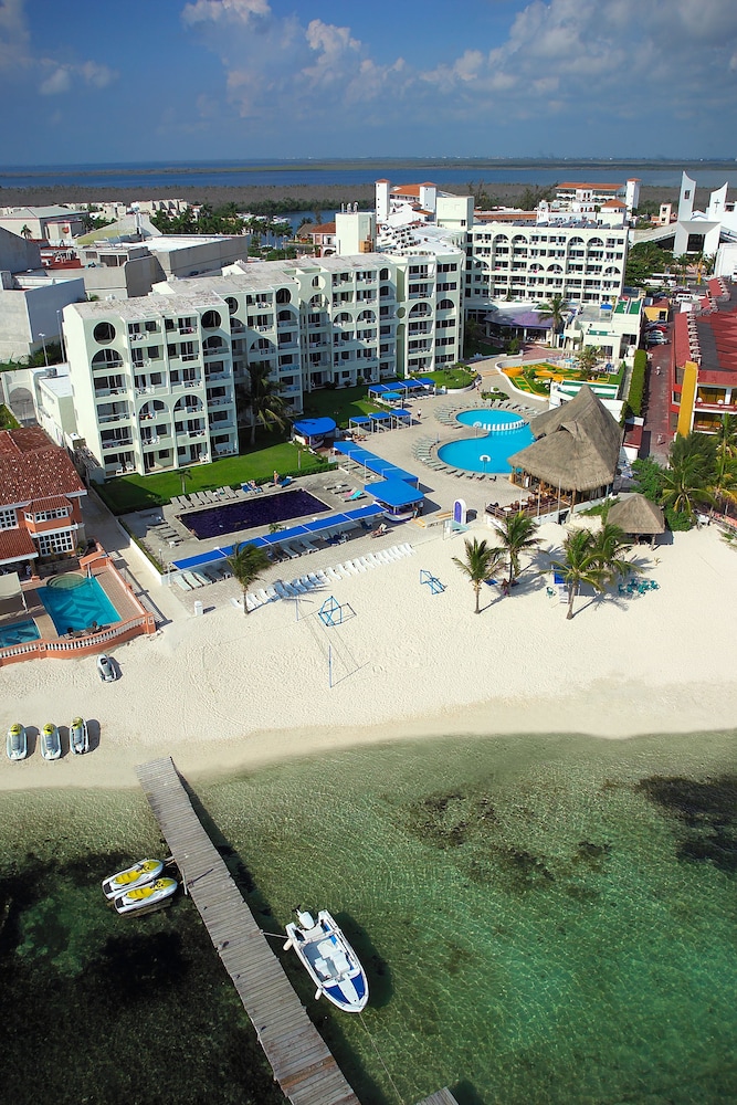 Aquamarina Beach Hotel — Beach in Cancun, Quintana Roo