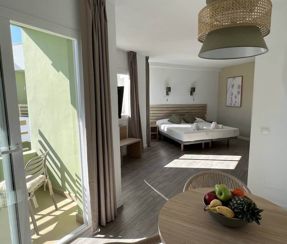 The Palm Star Ibiza - Adults Only — Hotel rooms in San Antonio, Balearic Islands