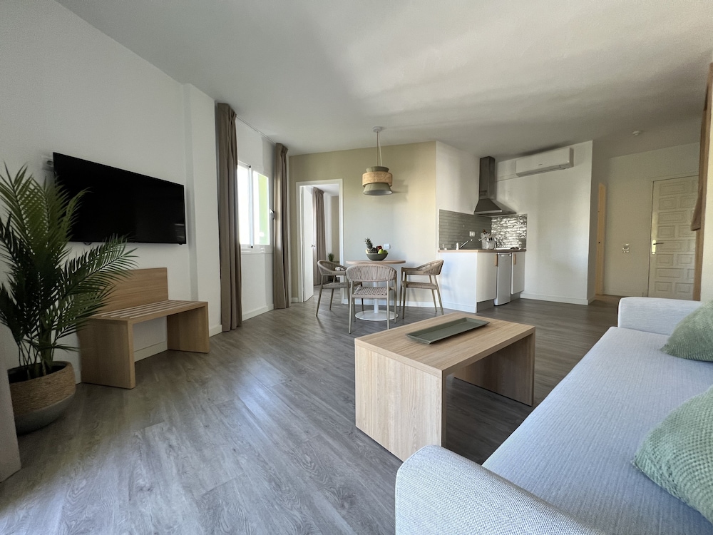 The Palm Star Ibiza - Adults Only — Hotel rooms in San Antonio, Balearic Islands