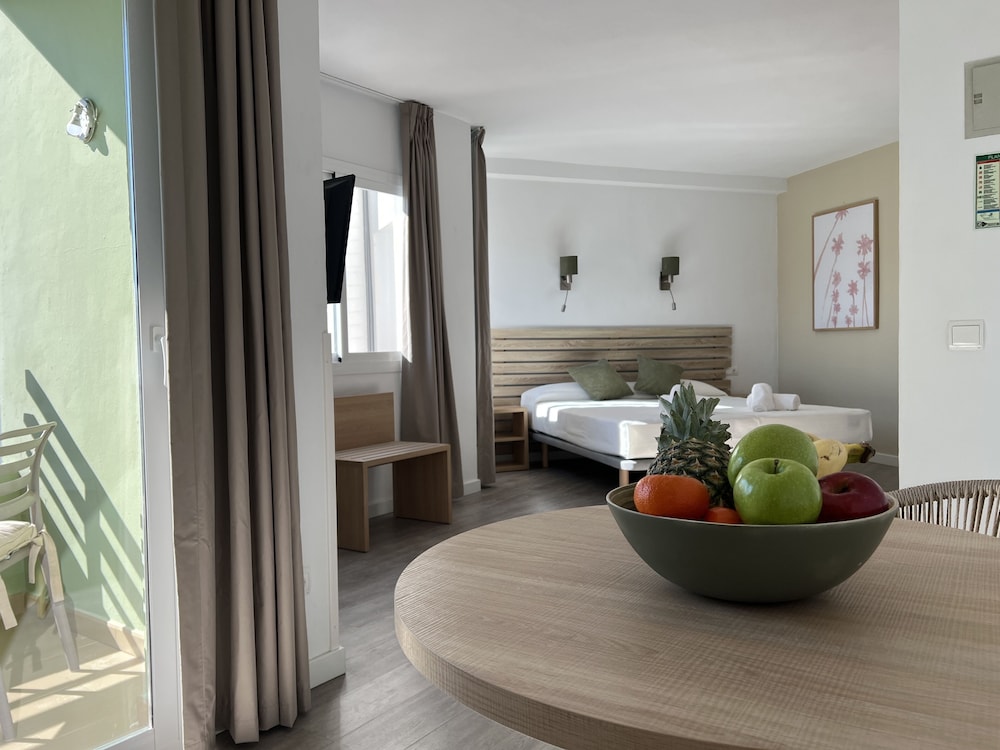 The Palm Star Ibiza - Adults Only — Hotel rooms in San Antonio, Balearic Islands