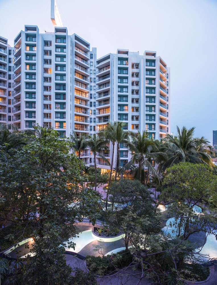 Chatrium Sathon Bangkok — Hotel building in Bangkok, Bangkok