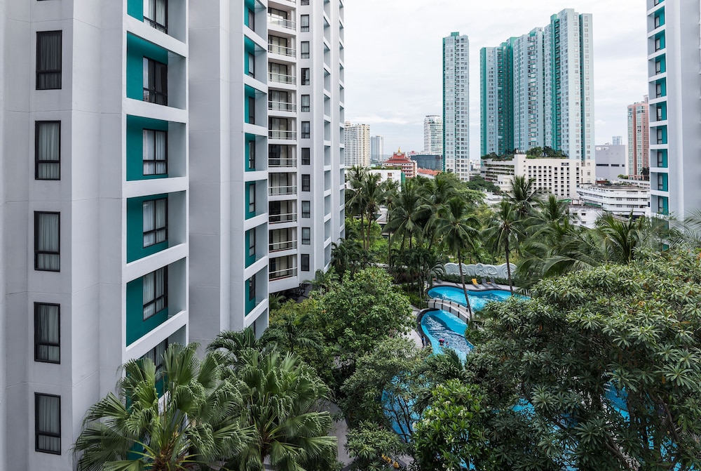 Chatrium Sathon Bangkok — Swimming pool in Bangkok, Bangkok