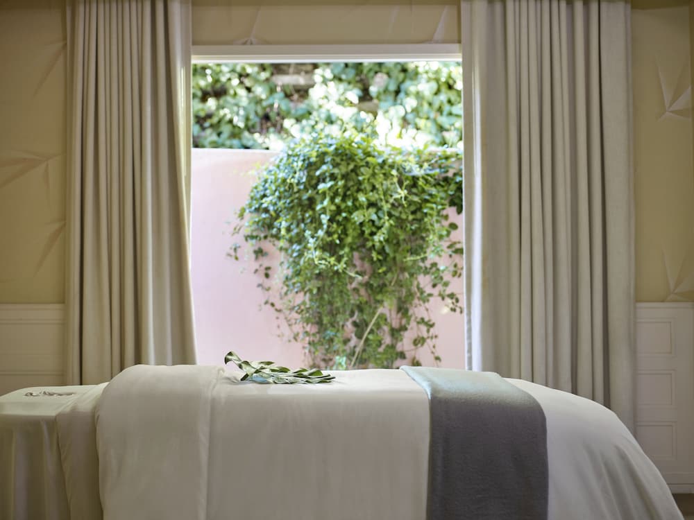 Hotel Bel-Air - Dorchester Collection — Hotel rooms in Los Angeles, California