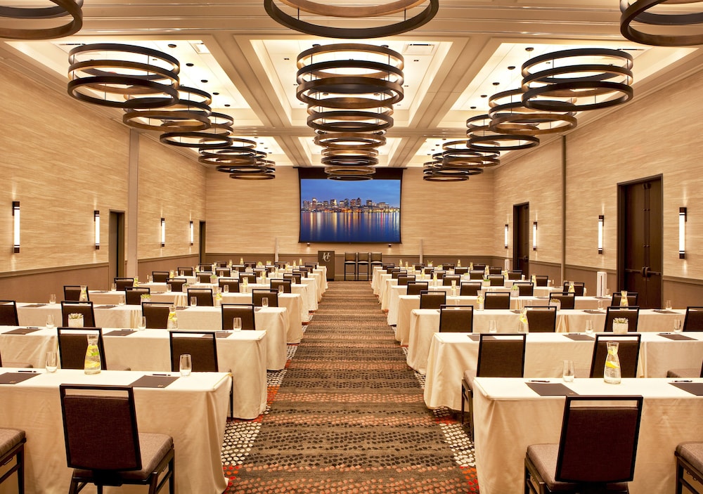 Hotel Commonwealth — Hotel building in Boston, Massachusetts