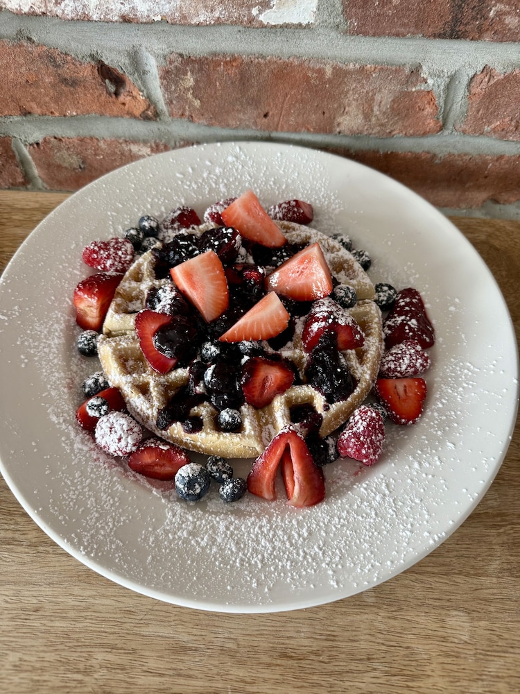 Hotel Commonwealth — Restaurant & bars in Boston, Massachusetts