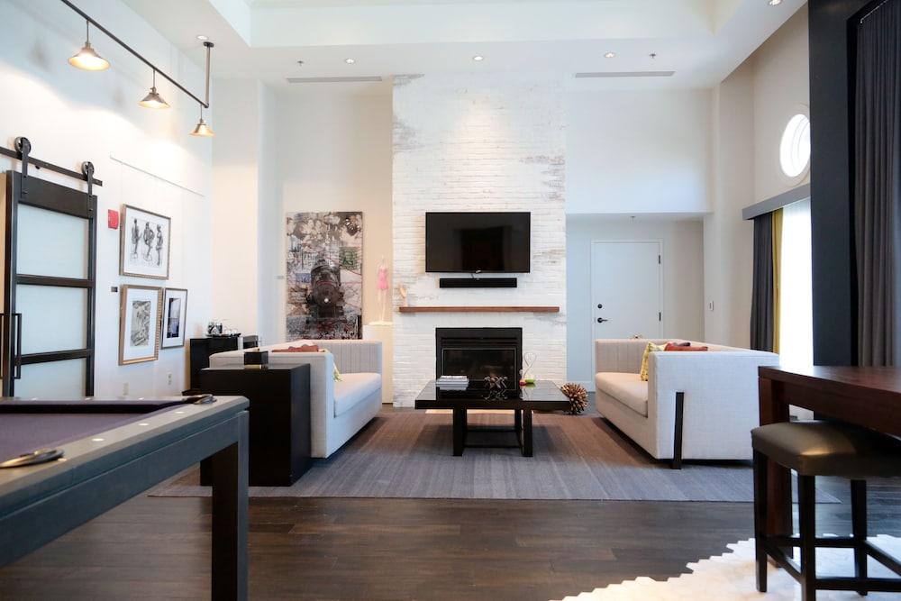Hotel Commonwealth — Hotel rooms in Boston, Massachusetts
