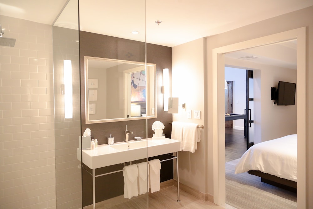 Hotel Commonwealth — Hotel rooms in Boston, Massachusetts