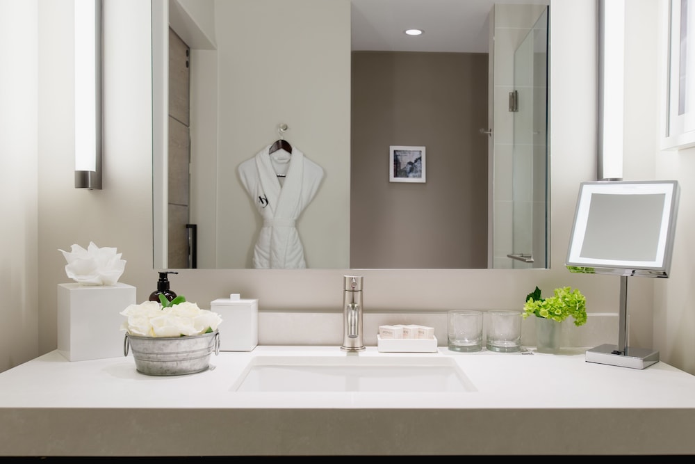 Hotel Commonwealth — Hotel rooms in Boston, Massachusetts