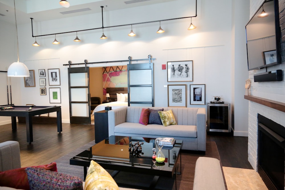 Hotel Commonwealth — Hotel rooms in Boston, Massachusetts