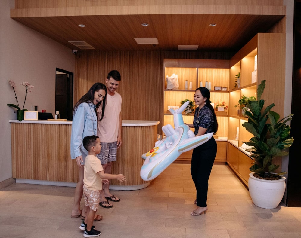 Hotel Renew — Attractions for children in Honolulu, Hawaii