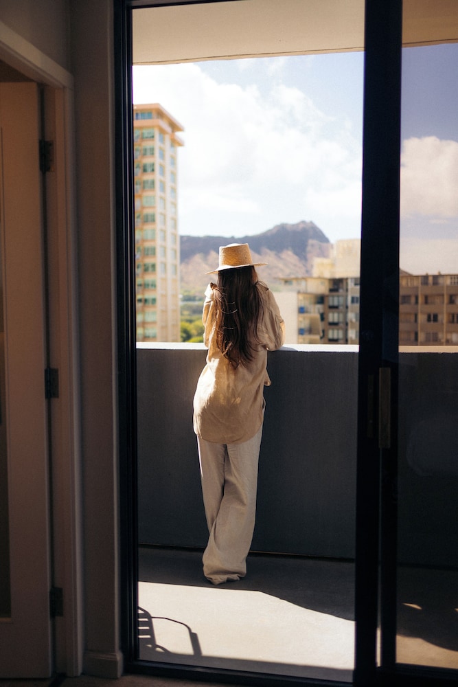 Hotel Renew — Hotel rooms in Honolulu, Hawaii