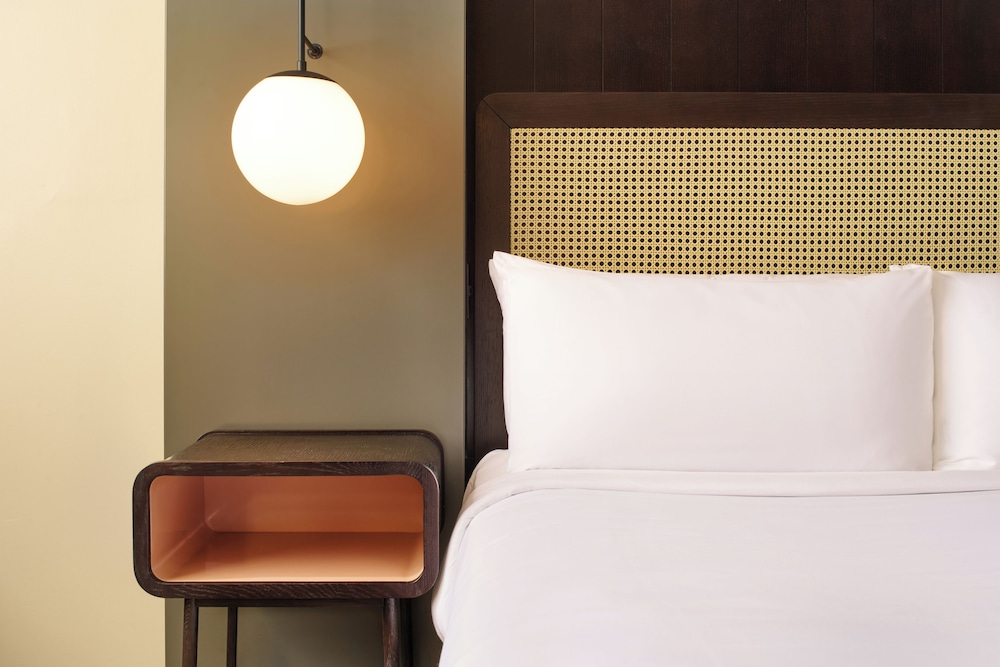 Hotel Renew — Hotel rooms in Honolulu, Hawaii