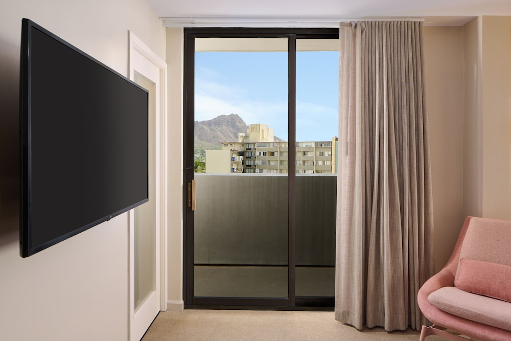 Hotel Renew — Hotel rooms in Honolulu, Hawaii