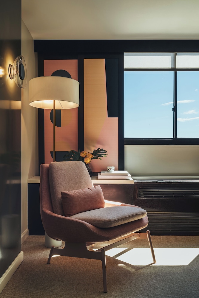 Hotel Renew — Hotel rooms in Honolulu, Hawaii