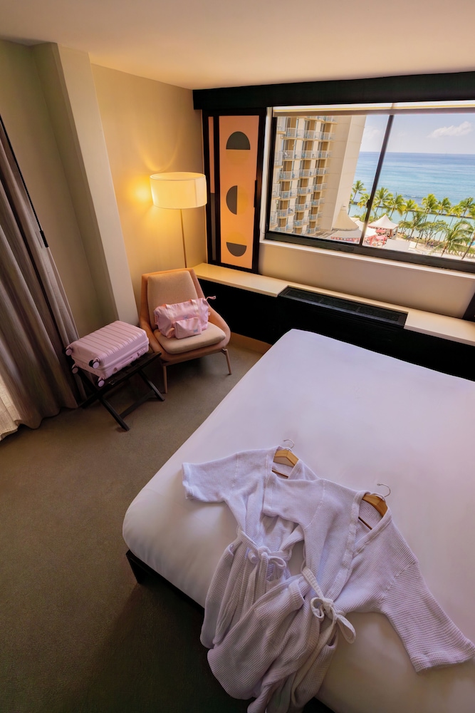 Hotel Renew — Hotel rooms in Honolulu, Hawaii