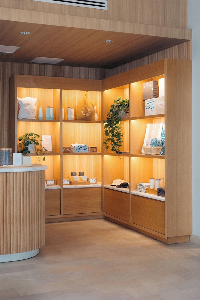 Hotel Renew — Spa in Honolulu, Hawaii