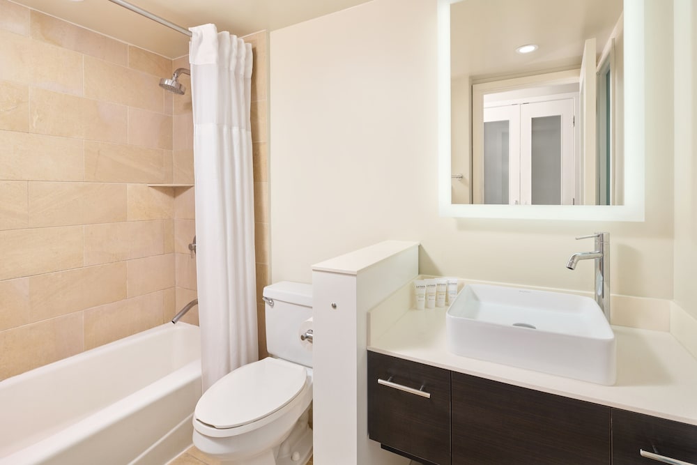 Hotel Renew — Hotel rooms in Honolulu, Hawaii