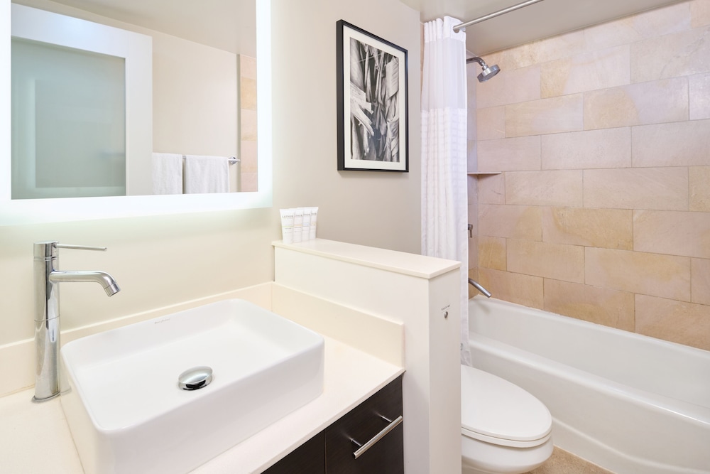 Hotel Renew — Hotel rooms in Honolulu, Hawaii