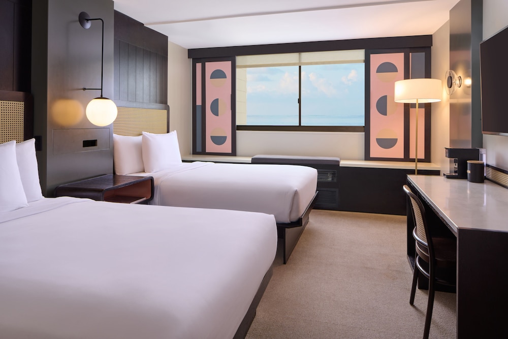 Hotel Renew — Hotel rooms in Honolulu, Hawaii